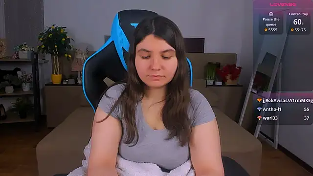 Viola__Shy élő XXX-chatje