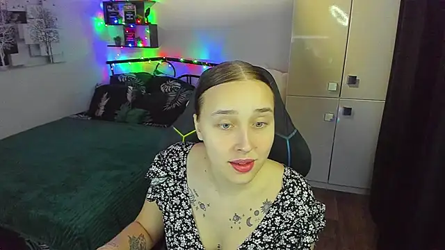 CrazyBitchInLace 即時 XXX 聊天