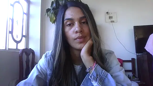 Chat +18 de Juanabrunette7 ao vivo