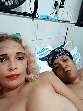 2Juicy_pussy 即時 XXX 聊天