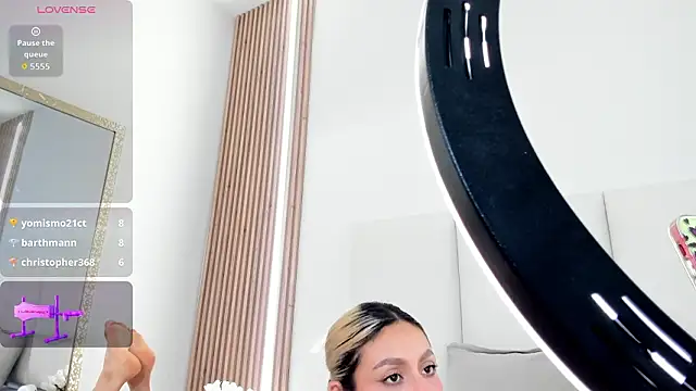 Emily_robertss 现场XXX聊天