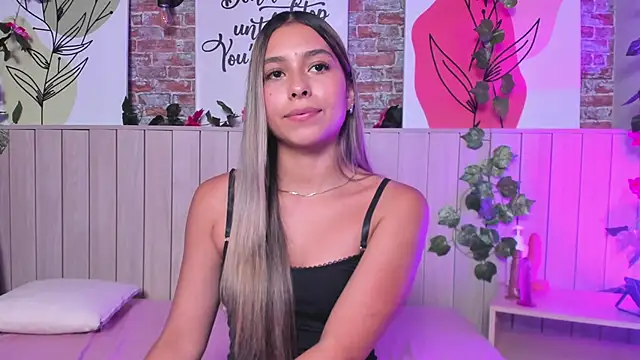 SophieBenson Adlı Modelin Canlı XXX Sohbeti