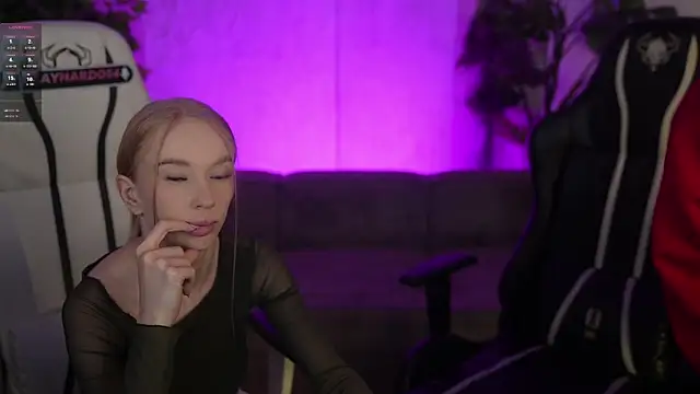 Magnetic_Mia_ Webcam-Show