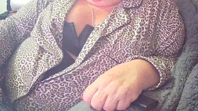 Playful_MILF_Demi webkamerás műsora