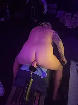 Pertunjukan Kamera Web Tattstu13