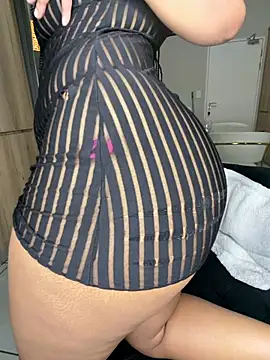 GoldenAss07 Adlı Modelin Canlı XXX Sohbeti