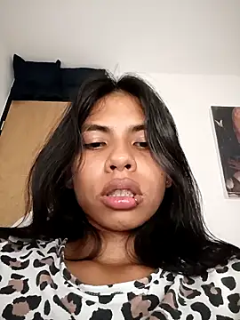 Chatroom XXX en direct de NaughtySexy_