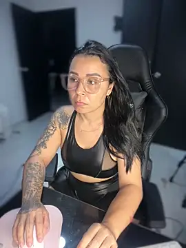 Chatroom XXX en direct de Natural_BIGASS_Nina