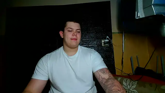 CuteButNaughty_ Chat XXX in diretta