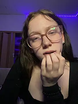 YoungLisaa18 Live XXX-Chat