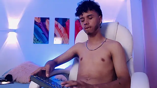 MikhelLennox Chat XXX in diretta