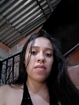 lachiki_plus: διαδικτυακό σόου στην κάμερα