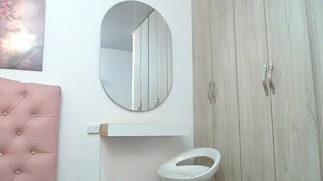 pinky_f00x's Live XXX Chat