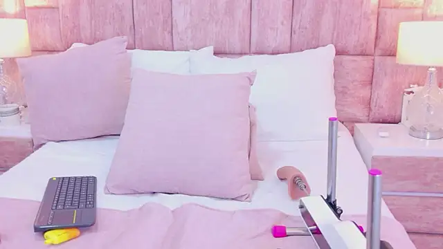 ScarlettFoox's Live XXX Chat