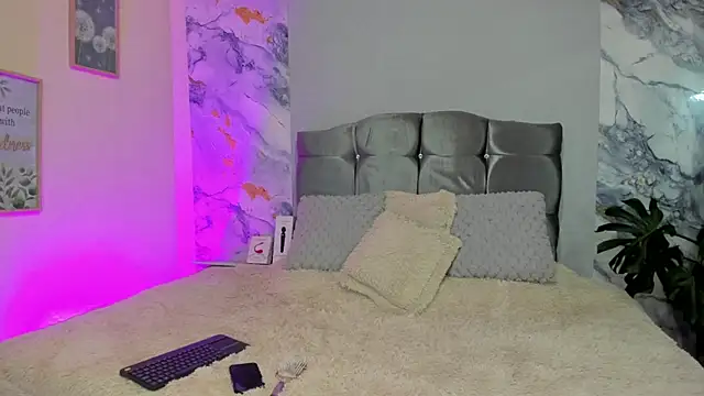 Megan_Do_Santos Show in webcam