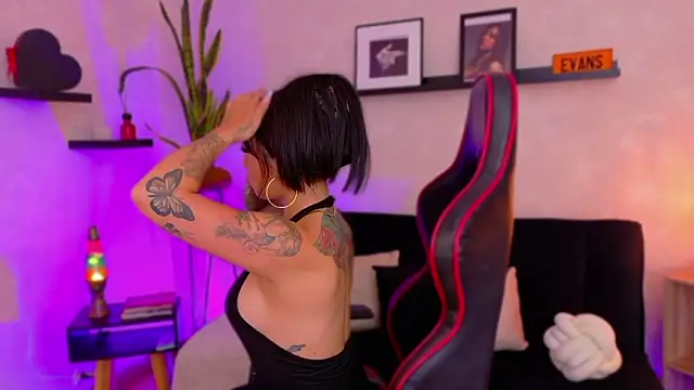 EmmyEvans1's Live XXX Chat