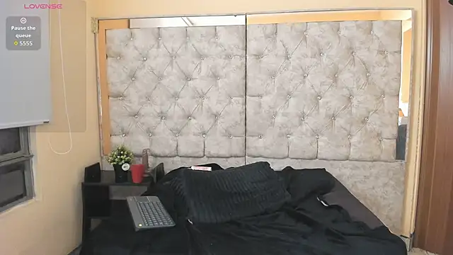 XXX chat uživo modela shantall_05