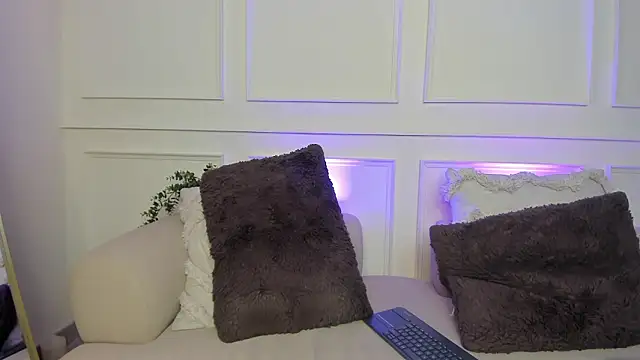 LucySalvatore_'s Live XXX Chat