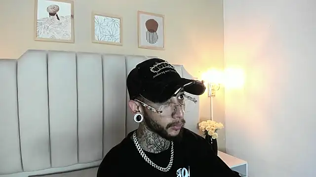 Chat +18 de axel_valtier ao vivo