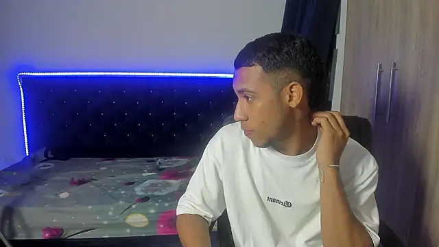 isaac_master77 élő XXX-chatje