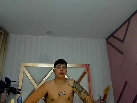 ThomasThundのライブXXXチャット