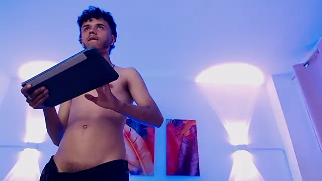 MikhelLennoxのライブXXXチャット