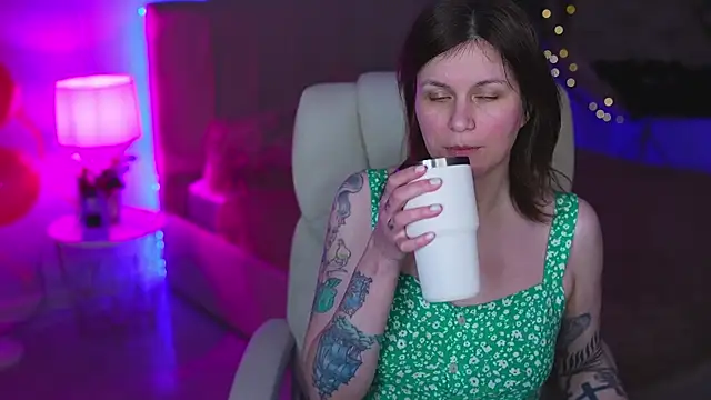 TinaMelt 即時 XXX 聊天