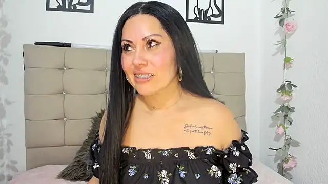 Tania_mature: απευθείας συνομιλία ΧΧΧ