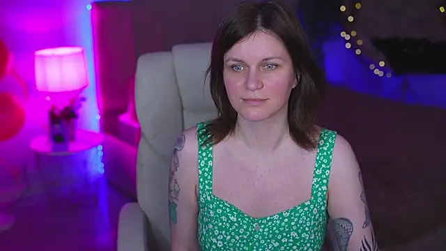 TinaMelt élő XXX-chatje