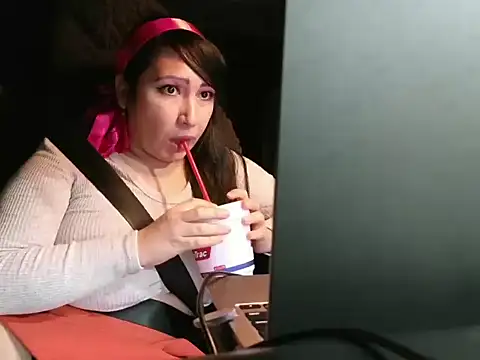 Vickiebee: онлайн-секс-чат