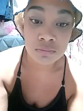 Chat XXX en directo de dahian_charlote02