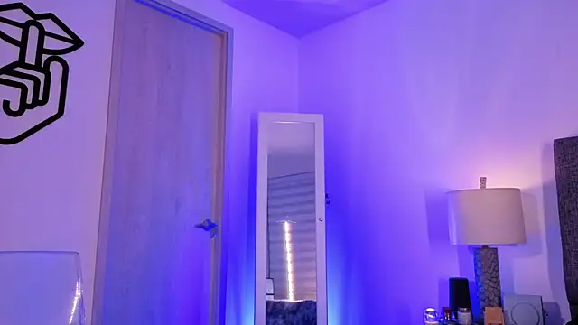 mandi4pole_'s Webcam Show