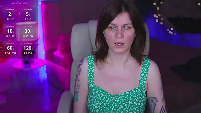 TinaMeltのライブXXXチャット