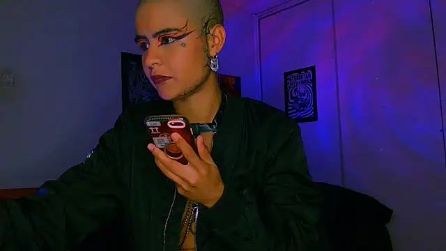 alex_one888 Adlı Modelin Canlı XXX Sohbeti