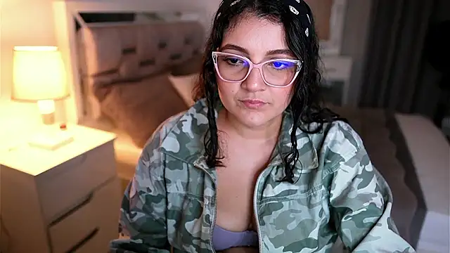 Camilaa_bueno's Live XXX Chat