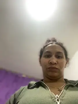 Carola-Ross Adlı Modelin Canlı XXX Sohbeti