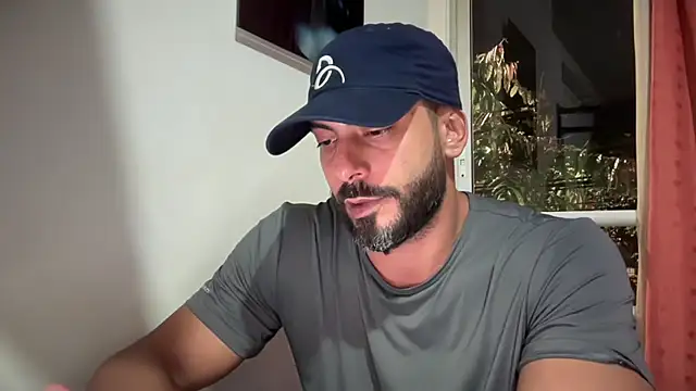 romeolovedark Show in webcam