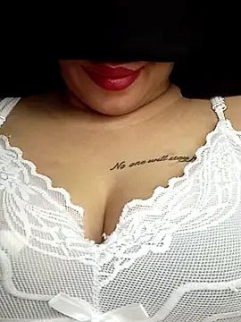 Zouzou_sexy Adlı Modelin Canlı XXX Sohbeti