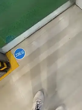 Risky_adventures Adlı Modelin Canlı XXX Sohbeti