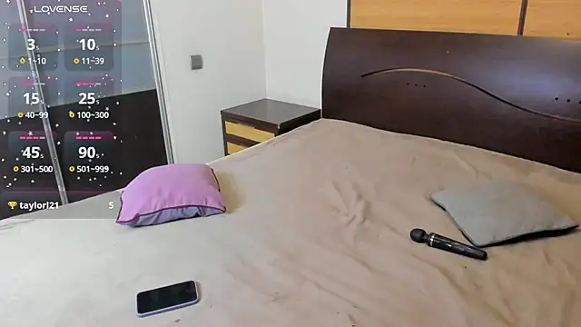 habibi_moon: διαδικτυακό σόου στην κάμερα