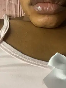 _yisela_ élő XXX-chatje