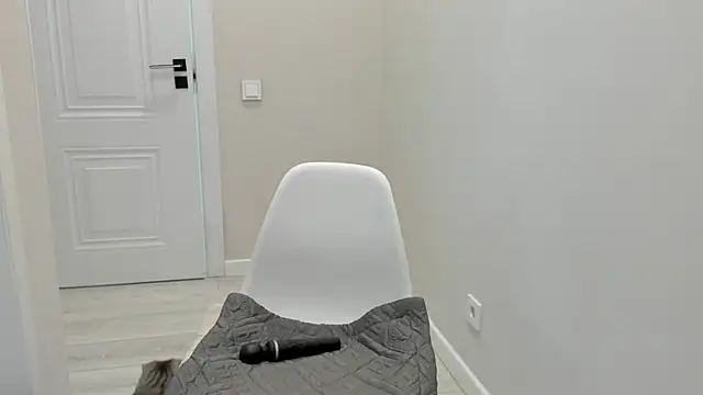 Chat +18 de ailey_chao ao vivo