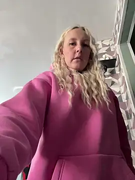 Chat +18 de MerlinDave ao vivo