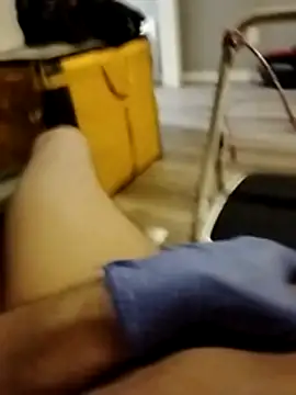 hugenicecock7979 Chat XXX live