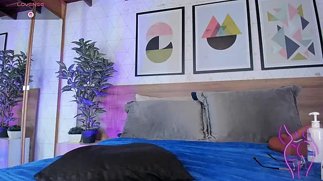 MiaKay1 即時 XXX 聊天