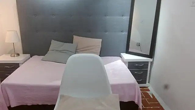 chaneelstark Adlı Modelin Canlı XXX Sohbeti