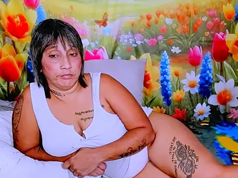 indianroxy Adlı Modelin Canlı XXX Sohbeti