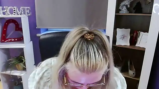 Zoey_Erotic Obrolan Langsung XXX