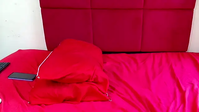 Pokazy przed kamerką – HugeTitisxx