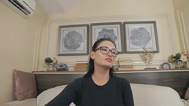 Chat +18 de HellenDesire ao vivo